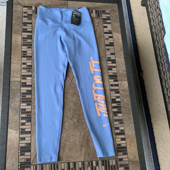 NIKE WMNS LEGGINGS THE NIKE ONE TIGHT FIT - Picture 3 of 13